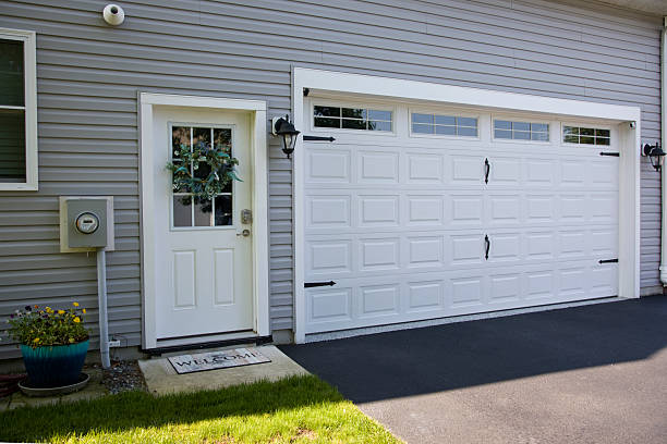 24/7 Emergency Garage Door Panel Replacement experts in Tampa, FL
